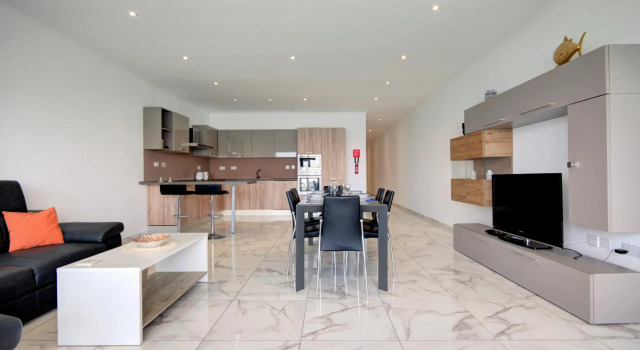 ★ Enjoy Beach & Sea Views in a Modern 3 BR APT ★, Buchen Sie Hotel Hotels & Unterkünfte in Mellieħa, Hotel