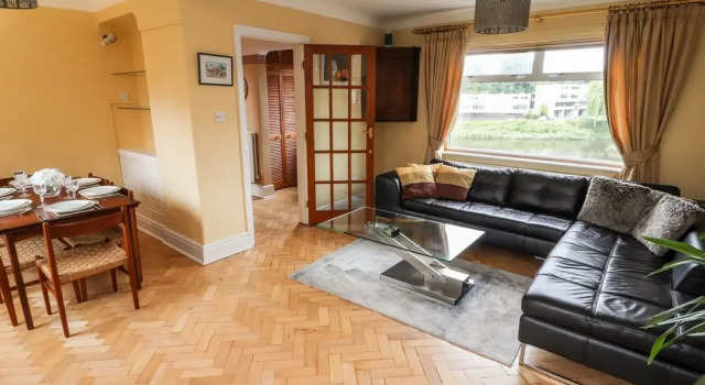 Dee Heights Penthouse, Забронировать Дом для отпуска Отели Честера с парковкой, Парковка
