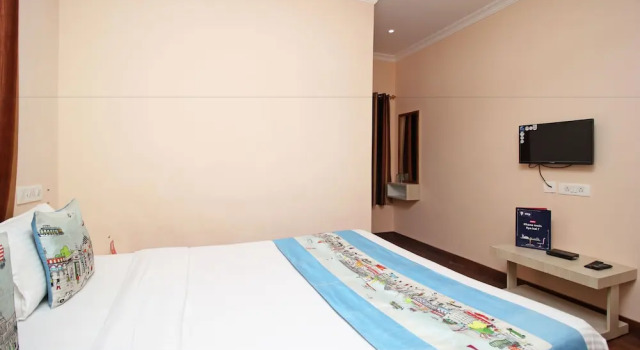 OYO Flagship 8414 Hotel Blue Moon