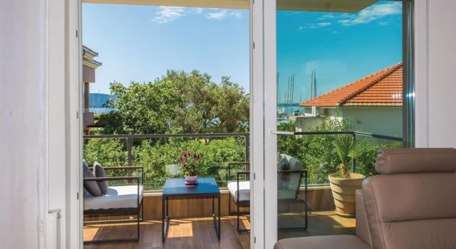 Stunning Home in Kastel Gomilica With Wifi and 4 Bedrooms