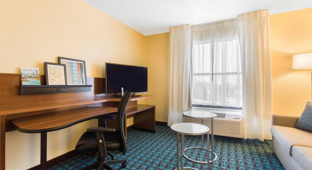 Четырёхместный люкс Fairfield Inn & Suites by Marriott Santa Fe