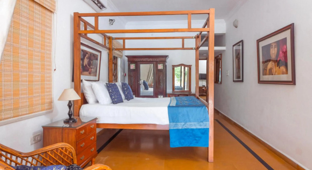 Beachfront mansion with pool, Book Villa Hotels in Goa with a Pool, Swimming Pool