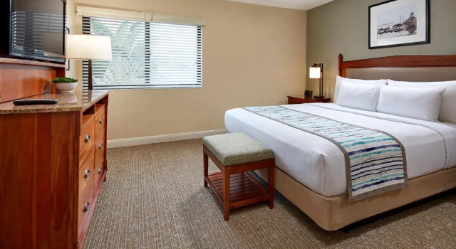 Полулюкс Glorietta Bay Inn