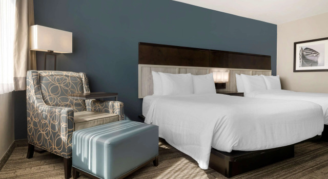 Четырёхместный номер Standard Best Western Plus Chocolate Lake Hotel - Halifax