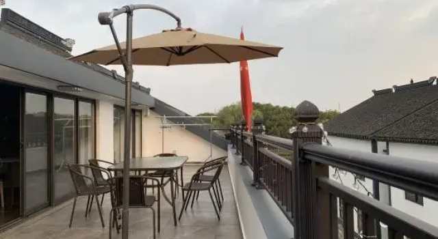 Zhouzhuang Misty Rain Jiangnan Homestay, Book Hotel Hoteller i Jiangsu med parkering, Parkering