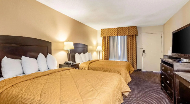 Четырёхместный номер Standard Days Inn And Suites Mesilla Valley Conference Center