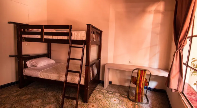 Кровать в общем номере (мужской номер) Casa de Juan Hostal