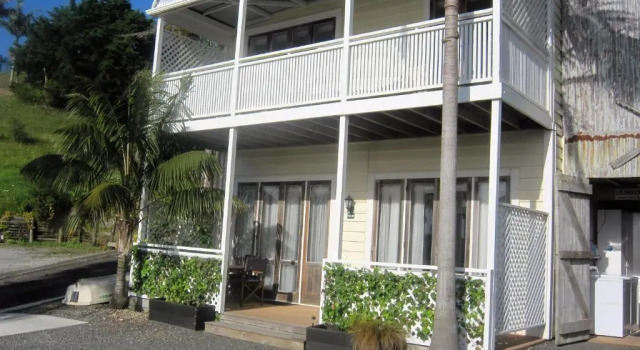 Апартаменты Mangonui Waterfront Apartments