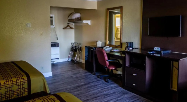 Четырёхместный номер Standard Charm Motel & Suites