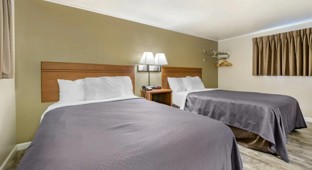 Четырёхместный номер Standard Econo Lodge Bellefonte I-99