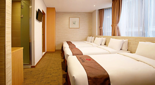 Четырёхместный номер Standard окно не гарантировано Hotel Skypark Myeongdong 2