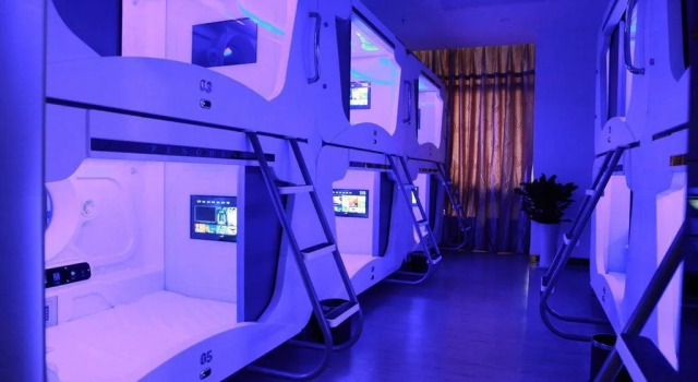 Hangzhou Space Capsule Hotel