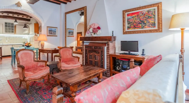 Vintage Holiday Home in Montepulciano With Heating