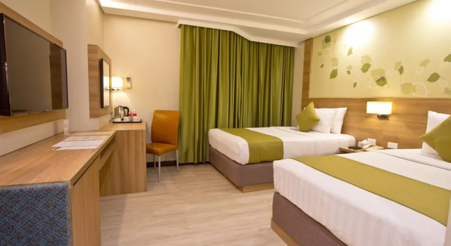 Номер Deluxe Crown Regency Hotel Makati