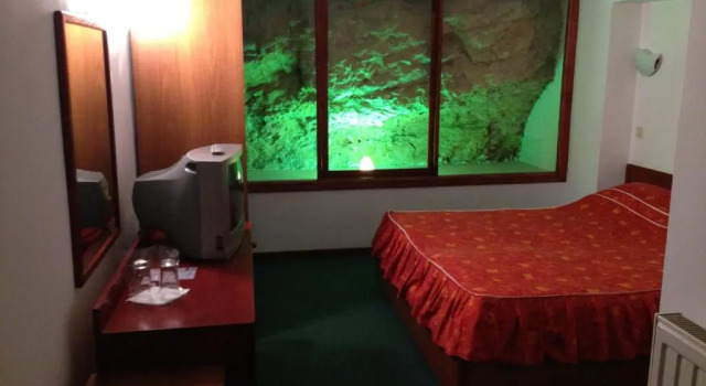 Капсула Hotel Saraj