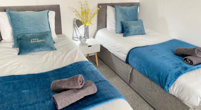 Large Townhouse 5 Beds with Two Parking Spaces - Manchester City Centre