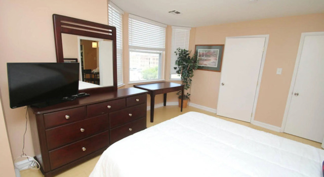 Renaissance Properties - 2135 Walnut