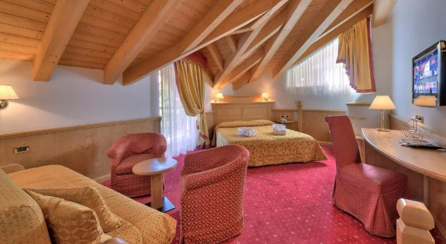 Четырёхместный номер Standard с балконом Sporthotel Rosatti