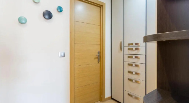 Cozy studio overlooking Pedro Zerolo Square, Забронировать Отель Мадрид Провинция Мадрид, рядом с Дом-музей Лопе де Вега