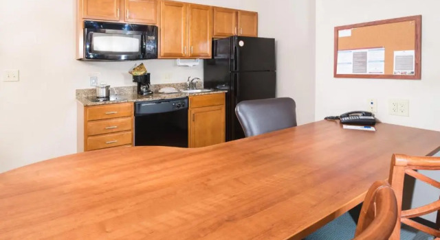Двухместный люкс c 1 комнатой Candlewood Suites Wake Forest-Raleigh Area by IHG