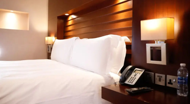 Люкс c 1 комнатой с балконом Crowne Plaza Sohar by IHG