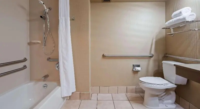 Четырёхместный номер Standard Best Western Delta Inn