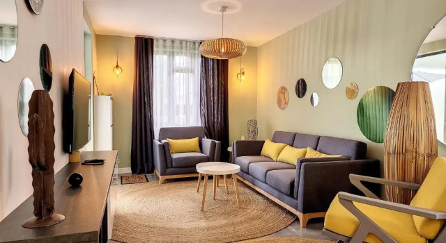 Sunkissed - Brand New Beach apartment located 50m from beach