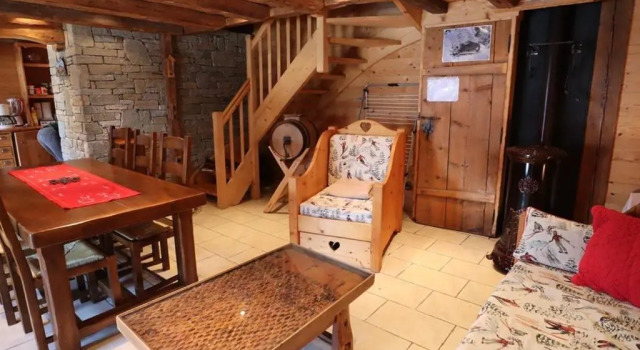 Chalet 3 pièces, 6 pers, 2 km des pistes, plein sud, internet - FR-1-342-158, Забронировать Шале Виллы Овернь-Рона-Альпы, Вилла