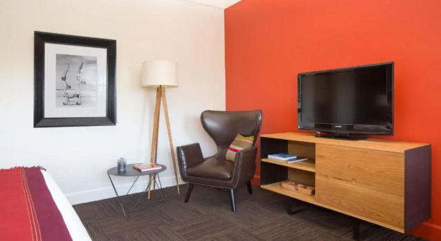 Кровать в общем номере (мужской номер) Santiago Resort - Palm Springs Premier Gay Men’s Resort