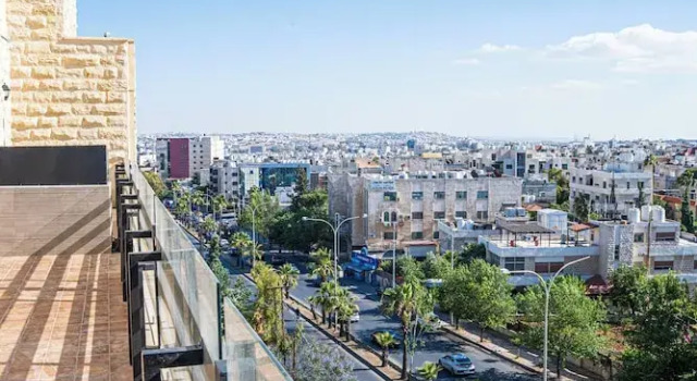 Семейный люкс с 2 комнатами с балконом и с видом на город Sukoon Hotel Amman