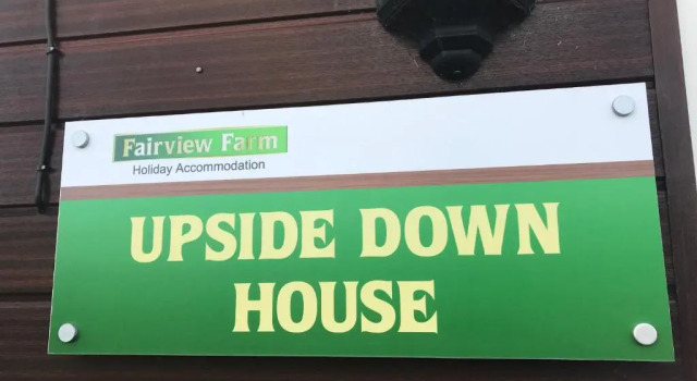 Коттедж UPSIDE DOWN HOUSE At Fairview Farm in NOTTINGHAM set in 88 acres