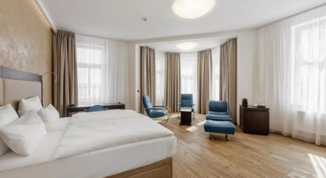 Полулюкс Theresian Hotel