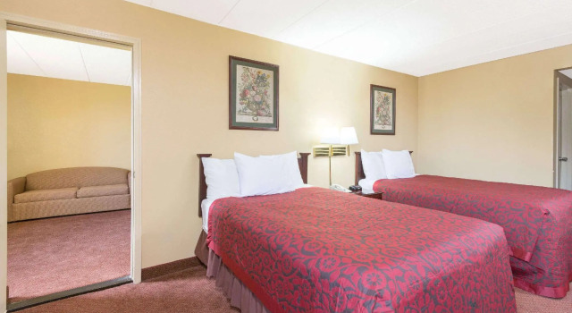 Четырёхместный люкс c 1 комнатой Days Inn by Wyndham Hagerstown I-70