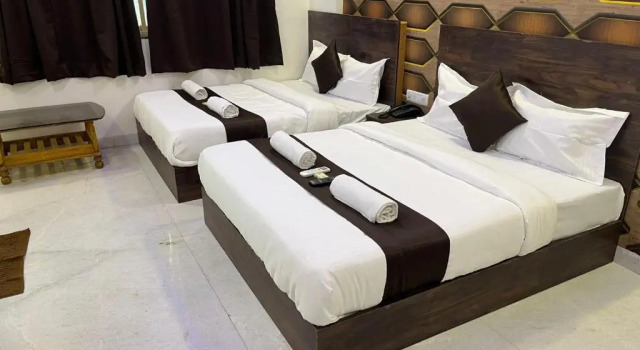 Hotel Plaza Rooms - Prabhadevi Dadar, Забронировать Отель Отели штата Махараштры 3 звезды, 3*