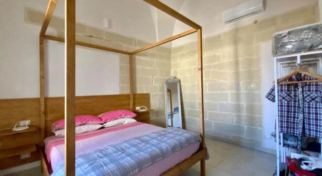 CH Guest House, Book Pension Hoteller i Vernole med parkering, Parkering