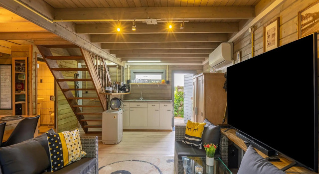 Modern chalet in Wilhelminadorp with private terrace, Book Chalet Goes 