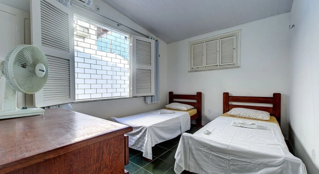 Casa com piscina privativa perto do mar