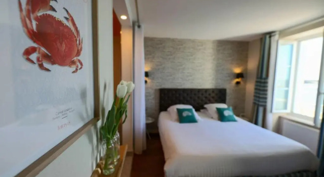 Двухместный номер Deluxe с видом на море Hôtel La Baie des Anges, son SPA marin & sa piscine couverte