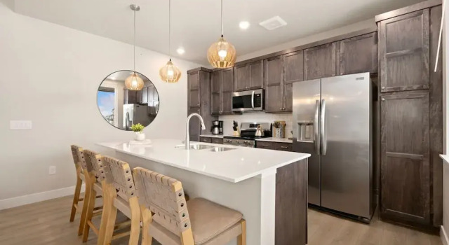 Номер Standard The Landmark 2 King Beds, Garage & Fireplace