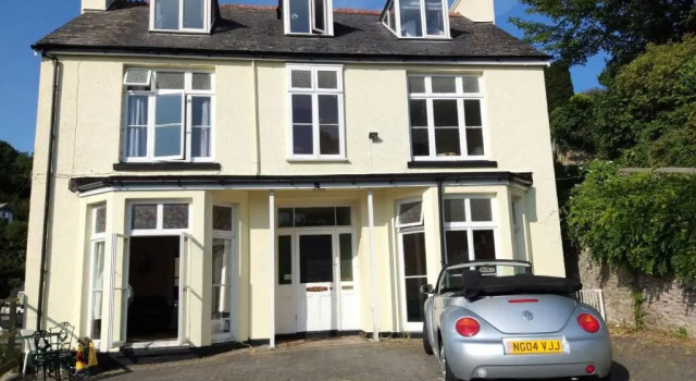 Admirals Apartment sleeps 4 adults 2 children EV Point