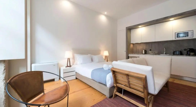 Lovelystay - Rico'S Apartment - Almada 2º F, Забронировать Апартаменты/квартира Cedofeita / Santo Ildefonso / Se / Miragaia / Sao Nicolau e Vitoria Порту, рядом с Lapa Metro Station