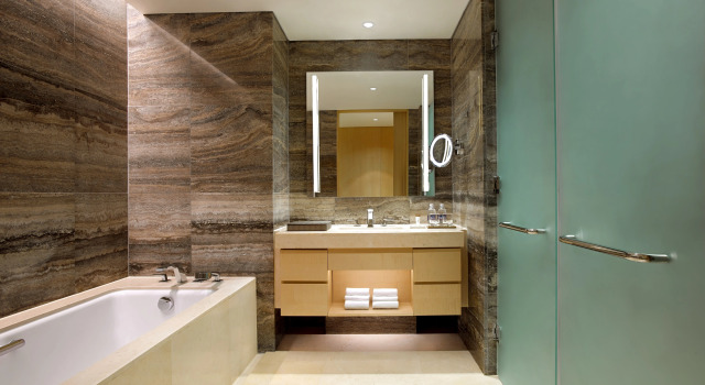 Двухместный клубный полулюкс Lotte Hotel Hanoi