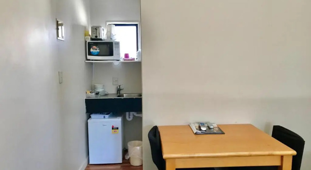 Студия Rayland Epsom Motel