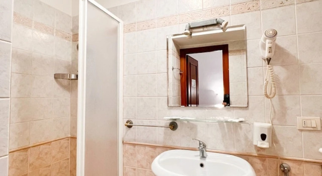 Четырёхместный номер Standard Alius and Freerome Hotel