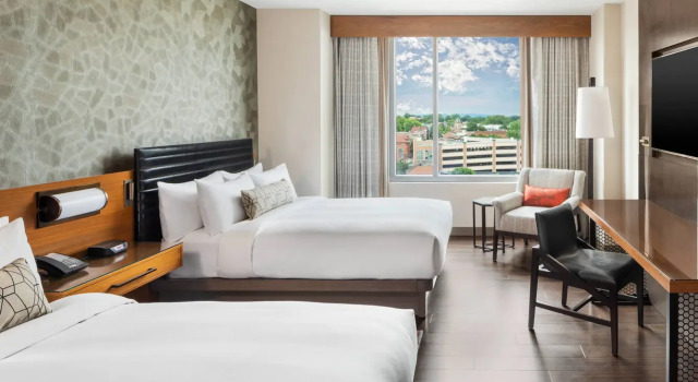Четырёхместный номер Standard Lancaster Marriott at Penn Square