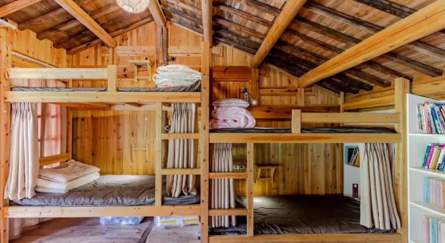 Кровать в общем номере Xidi Kunlun International Hostel