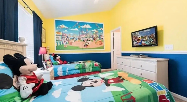 3 Br 2 Miles To Disney, Pool, Free Wifi And More 3 Bedroom Townhouse by RedAwning