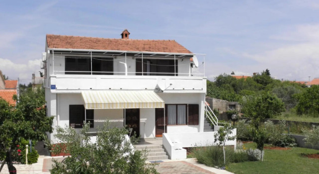 Kuce - 150m From the Beach With Parking - SA2, 预订 酒店 乌格连 Ugljan Island