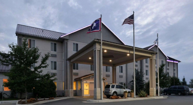 Comfort Inn & Suites Riverton, Varaa Hotelli  