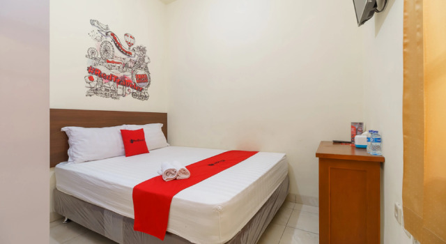 Номер Standard RedDoorz Plus @ Tanjung Duren